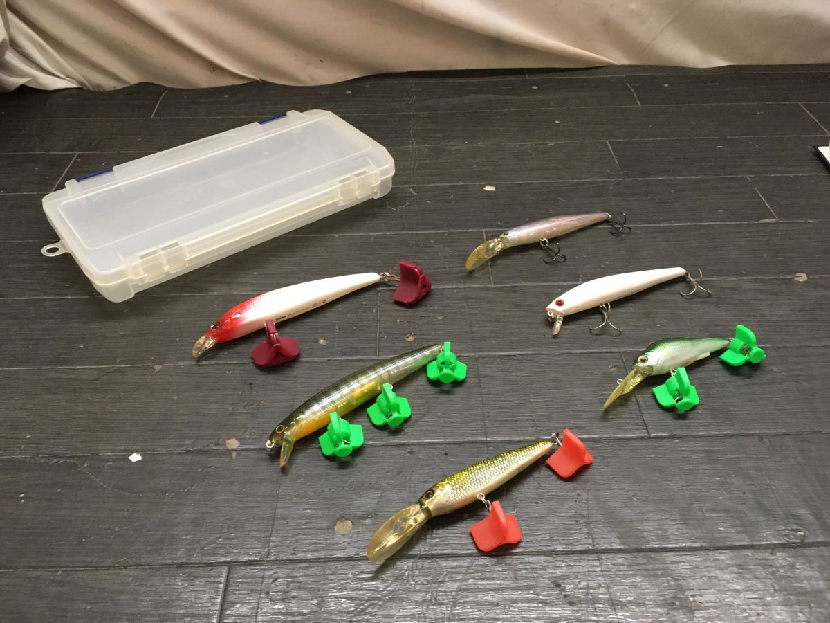 HH2057 Daiwa等 バス用ミノーまとめて フィッシング 釣具 海釣り 海水 仕掛け ケース付 /60拍卖