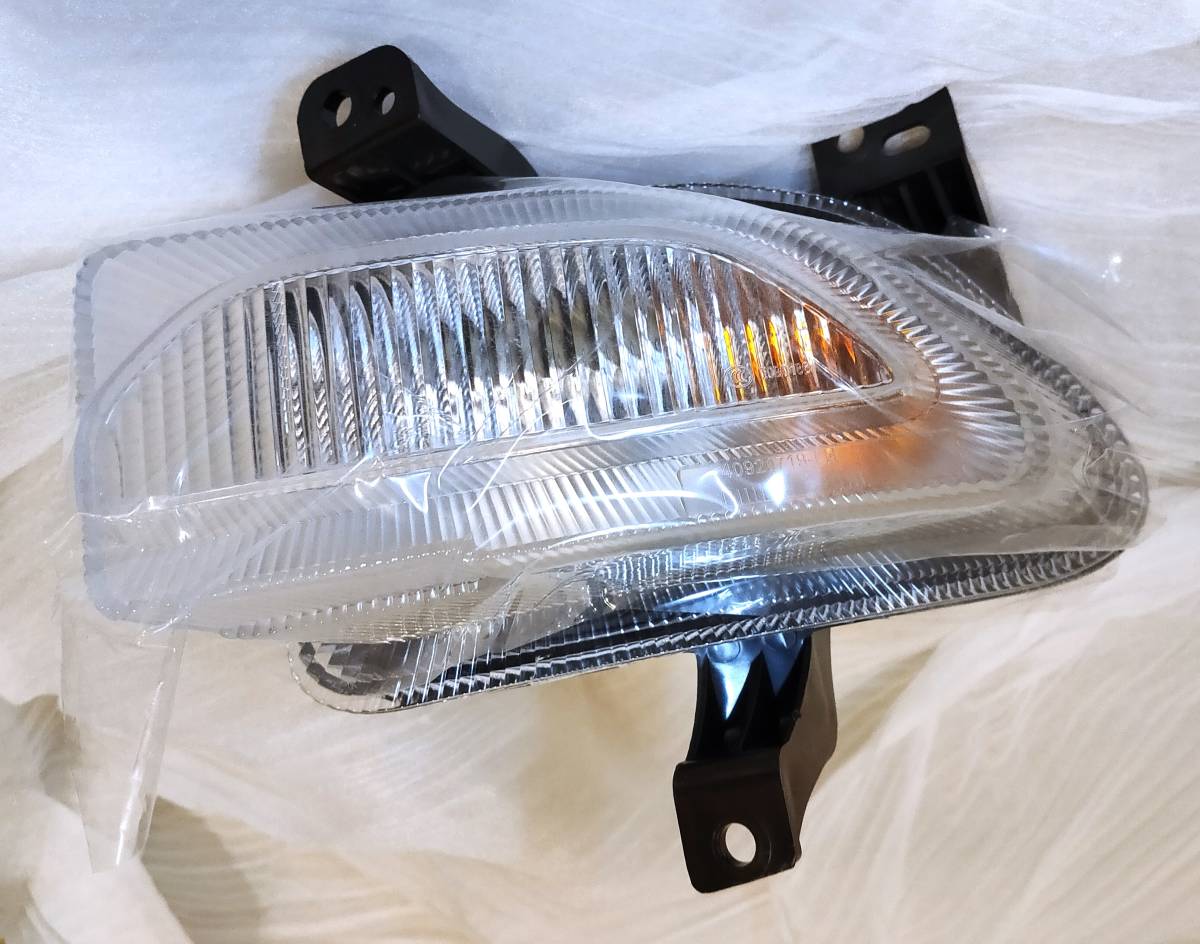 (送料込) クライスラー JEEP ジープ RENEGADEレネゲード フロント車幅灯ウィンカー スモールランプ【左側・新品】2015-2018年拍卖