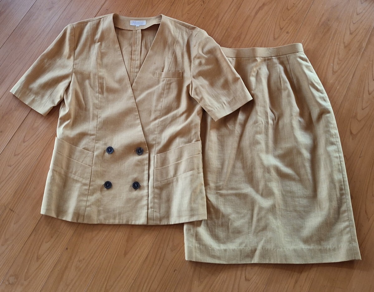 ★Mel Rabio リネン50% 艶のある上質素材 ジャケットとスカート セットアップ 13号 からし色 超美品★拍卖