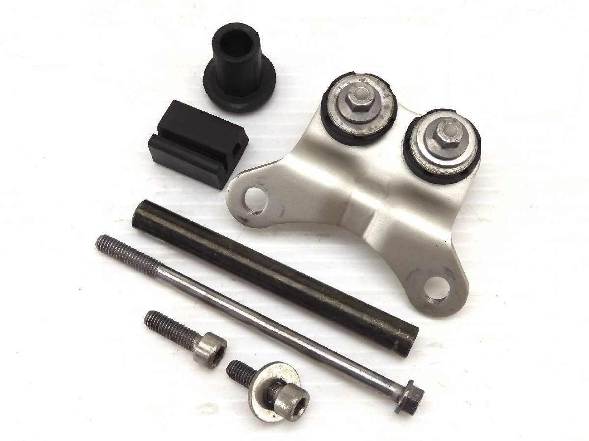 0【評価S】 トライアンフ ストリートトリプル R 純正 タンク 金具 マウント ステー グロメット ゴム ブッシュ ラバー 走行距離28,660km拍卖