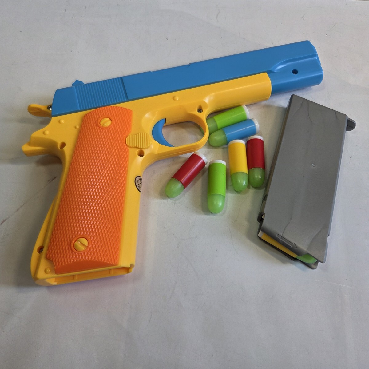 「トイガン 」プラ製 スライド可動 発射可能 玩具 コルト ガバメント風 A611拍卖