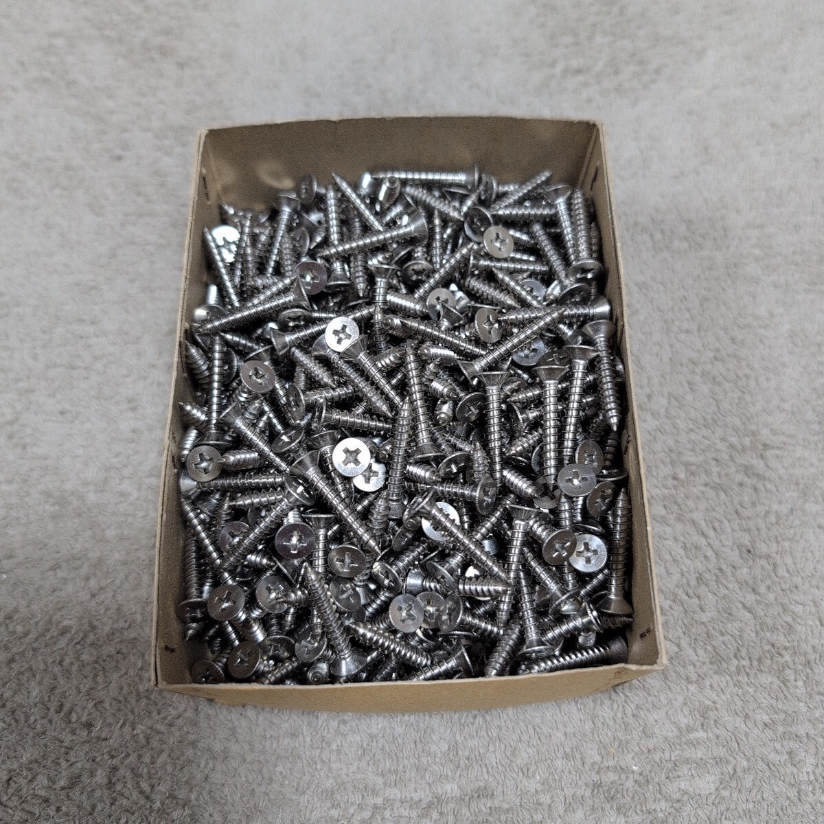 ジャンク品/長期保管品/中古品/メーカー不明/タッピング/ステンレス/ネジ/皿頭/皿A/4×25mm/1箱約500本入り拍卖