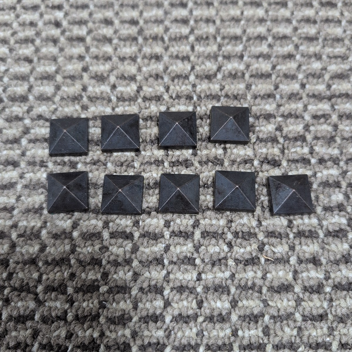 ジャンク品/長期保管品/メーカー不明/トキン鋲/飾鋲/ピラミッド/対辺16mm/H9mm/9個セット拍卖