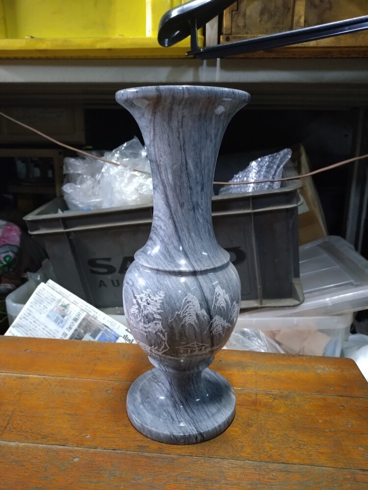 大理石?石製の花瓶 中華圏の物かと思われます。拍卖