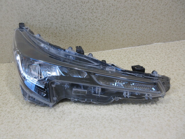 良品 トヨタ カローラ スポーツ NRE210 純正 LED 右 ヘッドライト拍卖