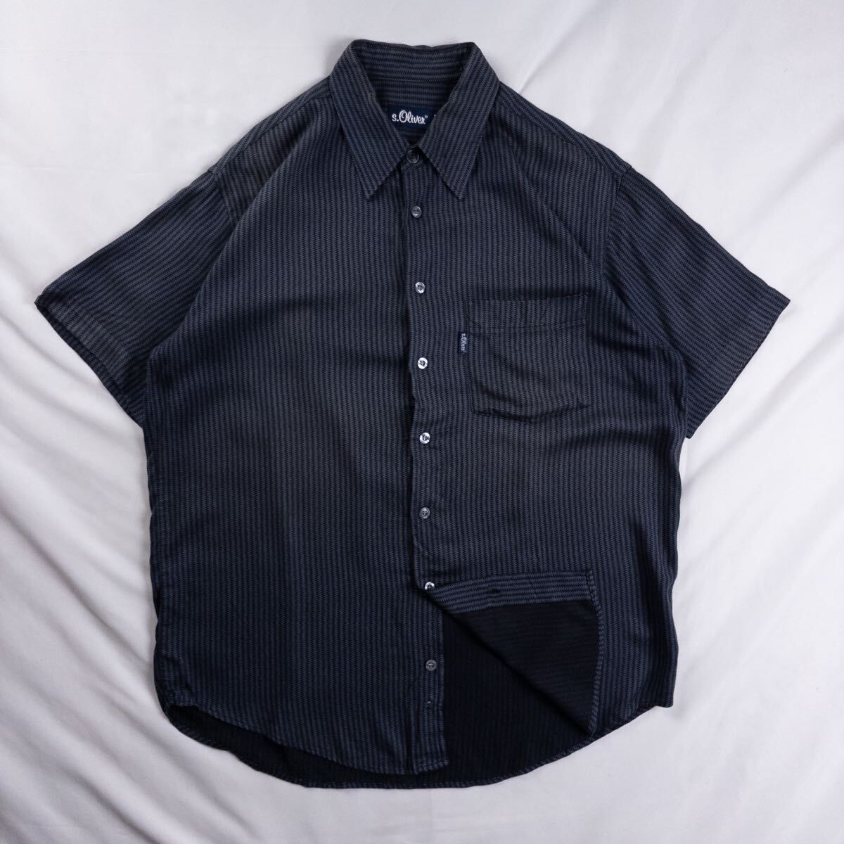 US Vintage 00s S.Oliver ビスコース100% 幾何学模様 アート ストライプ 縦ライン フェード とろみ ドレープ 総柄 デザインシャツ拍卖