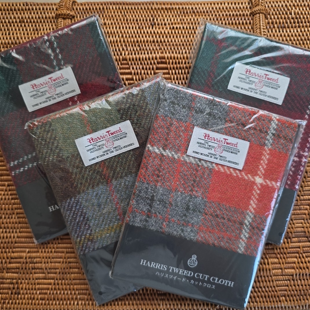 ハリスツイード カットクロス 35cm×25cm 織りタグ付き 4枚セット ウール100% 英国産 チェック赤 緑 水色 オレンジ グレー スコットランド拍卖