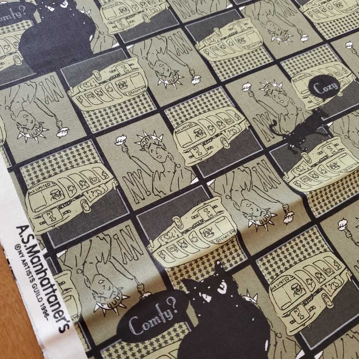グリーン 生地巾×1m A.S.Manhattaner's エー・エス・マンハッタナーズ 【いい気分】アメコミ風 黒猫 シーチング 自由の女神 シティバス拍卖