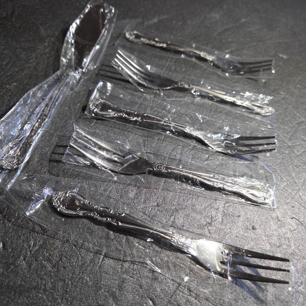 ステンレス ヒメホォーク 5本 & バタ ーナイフ 1本 計6本 カトラリー 薔薇 バラ柄 キッチンウェア アンティーク 洋食器 拍卖