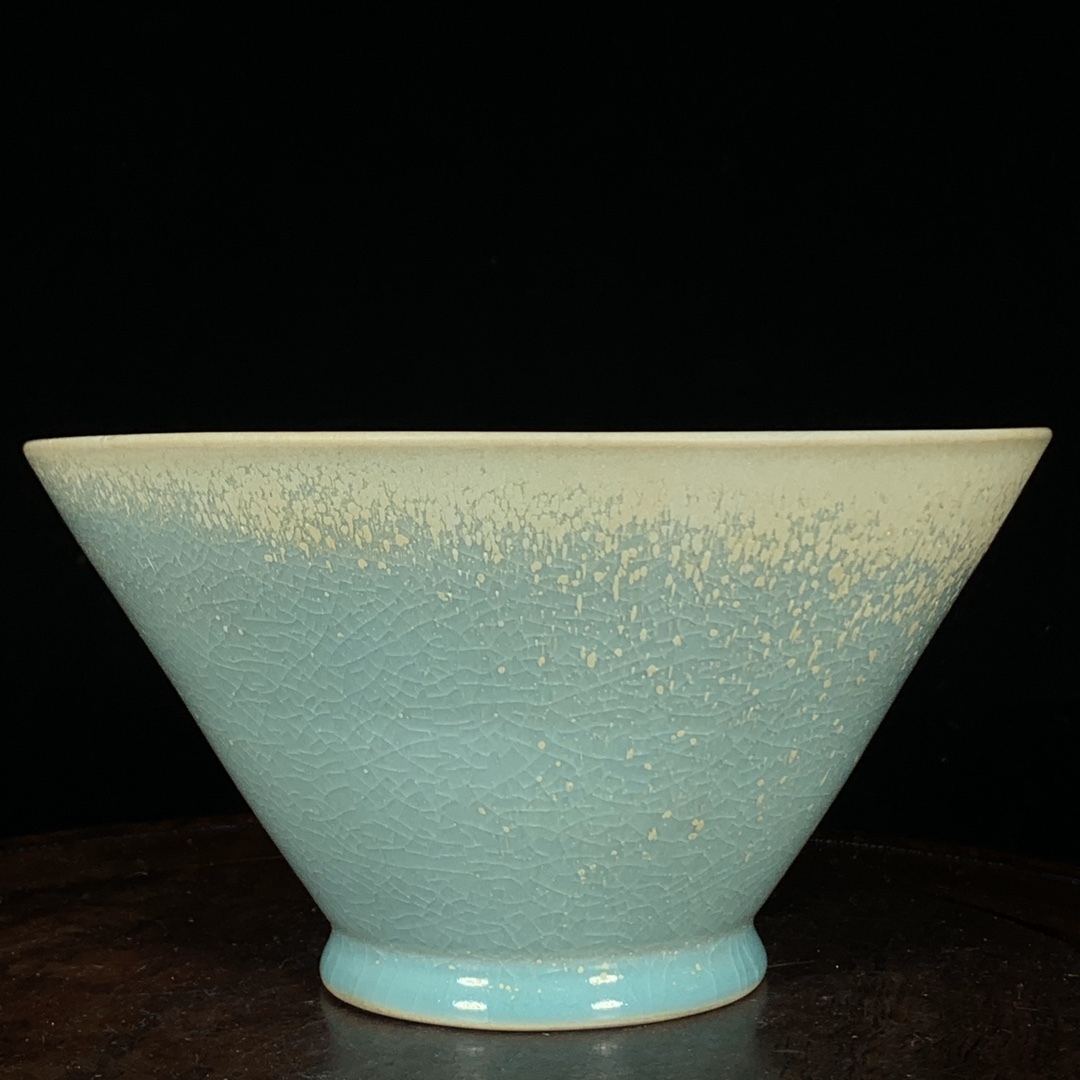 TM8#6750【3.1】中国骨董 人間国宝 磁器【宋汝窯笠椀です】工芸品 施釉陶 青花磁 陶芸 精美彫 置物 收藏品 拍卖