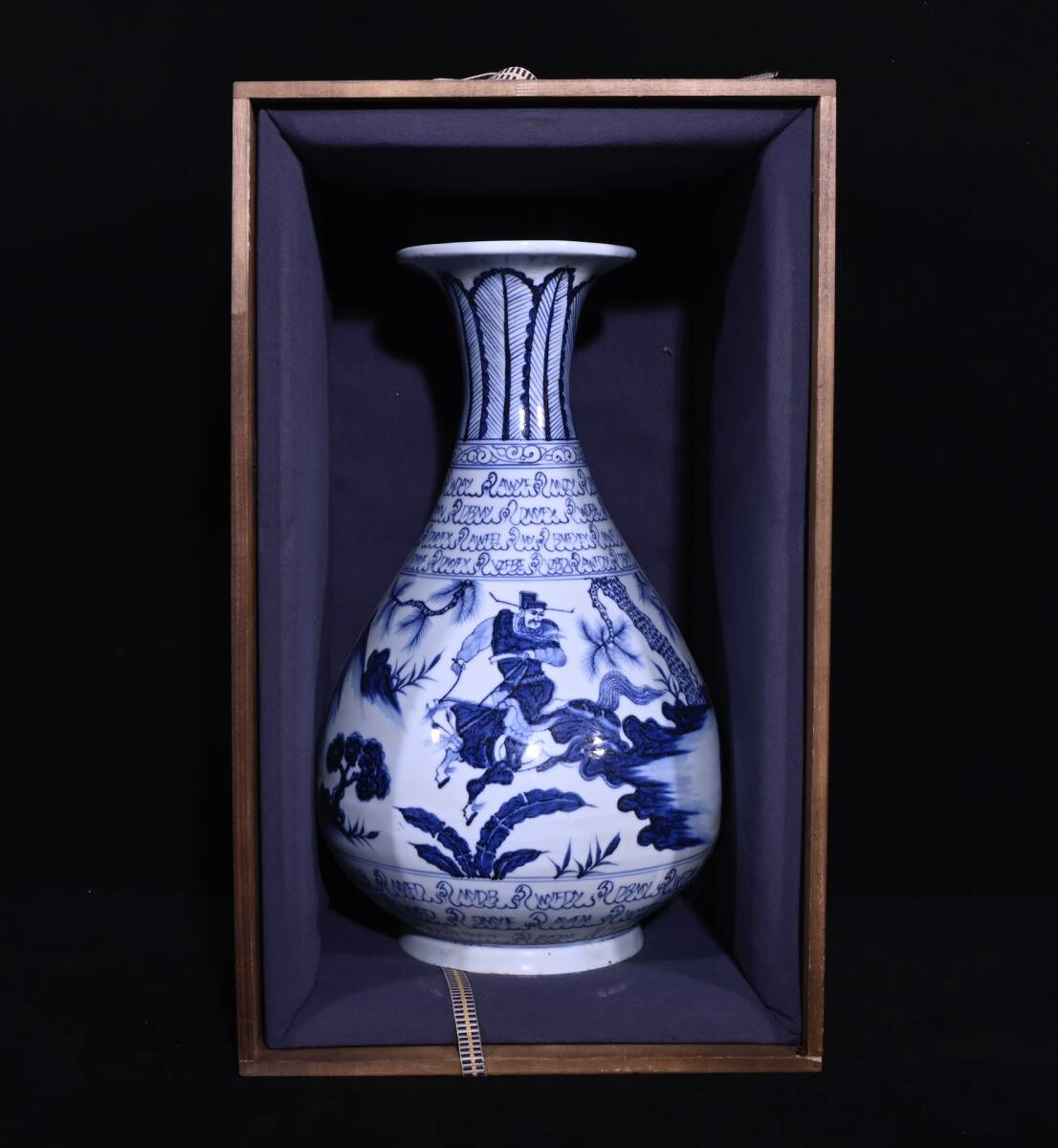 TM8#6887【3.1】中国骨董 人間国宝 磁器【元代青花ペルシア紋蕭何月下追韓信紋玉壺春瓶】工芸品 施釉陶 青花磁 陶芸 精美彫 置物 收藏品 拍卖