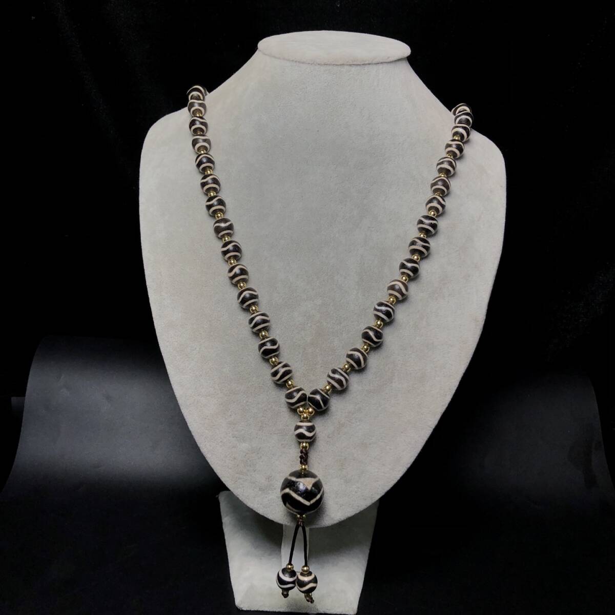 TM8#6262【3.1】人間国宝 中国骨董 和田玉 玉石 印章 彫刻品【高油包漿水紋天珠の首飾りです】 時代物 本物 珍品旧蔵 伝世家珍拍卖