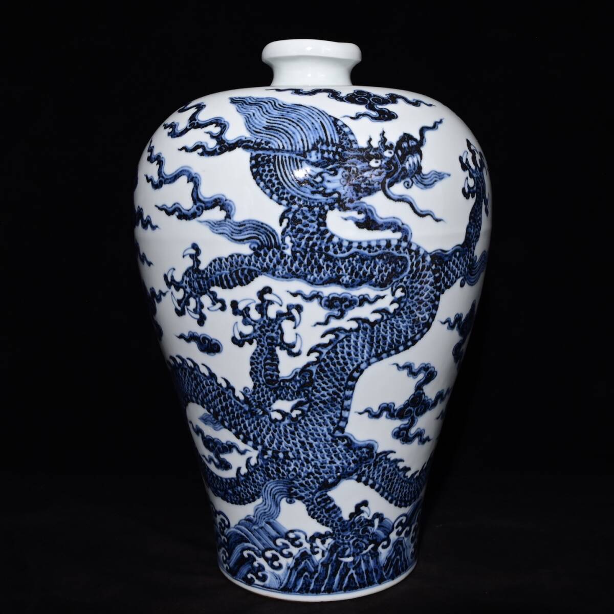 TM8#7505【3.1】中国骨董 人間国宝 磁器【大明宣徳年制奉天殿内府監造款青花龍鳳紋梅瓶】工芸品 施釉陶 青花磁 陶芸 精美彫 置物 收藏品 拍卖