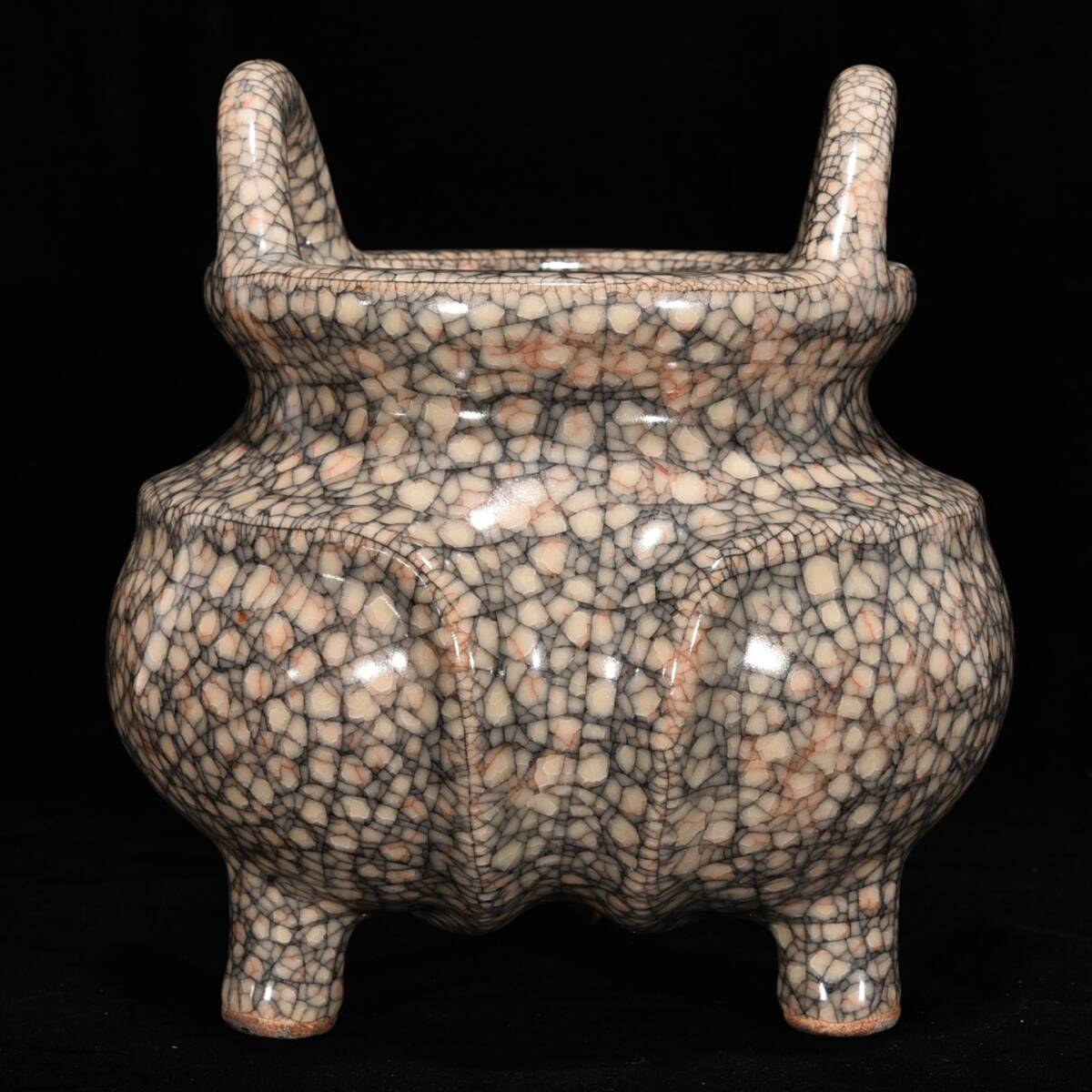 TM8#7985【3.1】中国骨董 人間国宝 磁器【宋哥窯炉です】工芸品 施釉陶 青花磁 陶芸 精美彫 置物 收藏品 拍卖