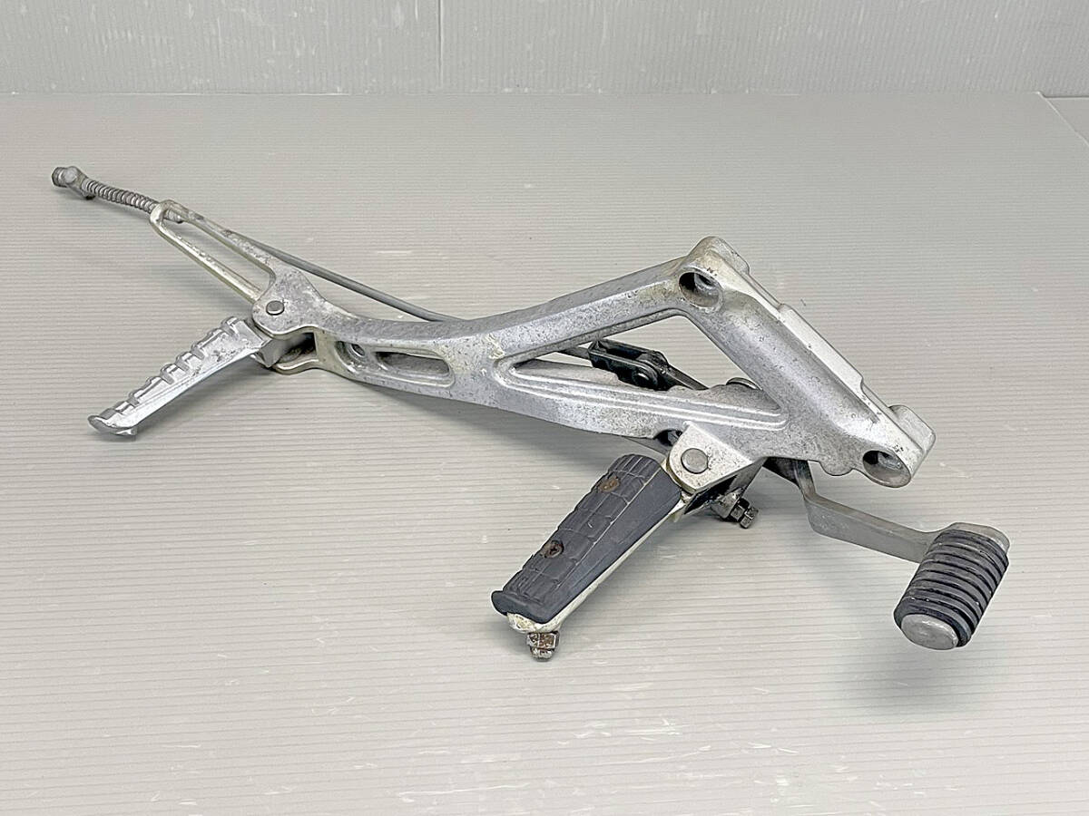 FZ250 FAZER (1HX) 純正 ステップホルダー 右側 1HX00 (2506DDH0135)拍卖