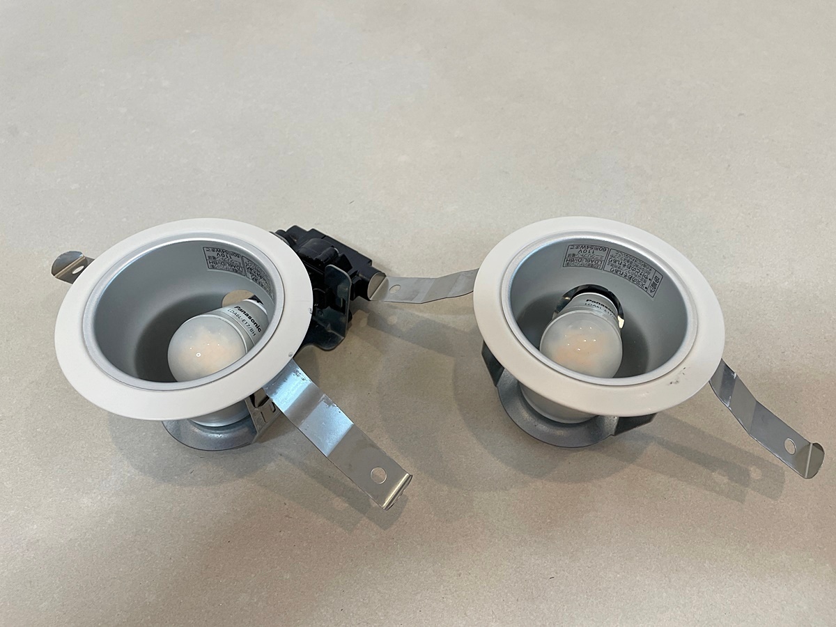 【大阪】Panasonic LED照明器具 2個/ダウンライト/天井埋込型/LGD9003/2022年製/通電済/モデルルーム設置品【RN0201-2】拍卖