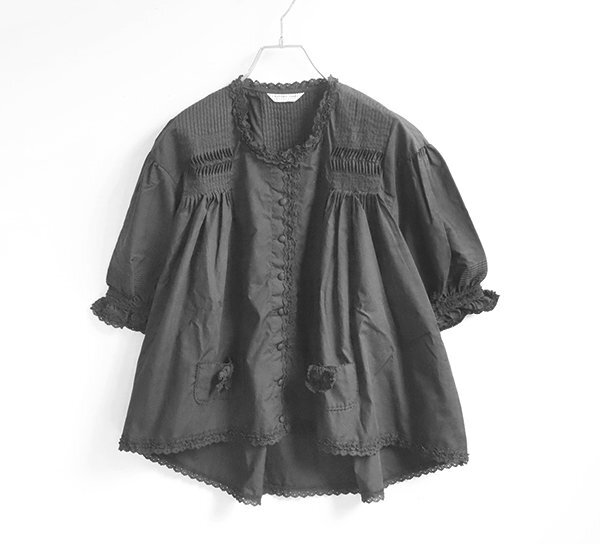 KANEKO ISAO 綿ブロード オーバーブラウス 黒 ◆ ピコフリル タックプリーツ ラウンドヘム 半袖シャツ カネコイサオ ◆G081拍卖