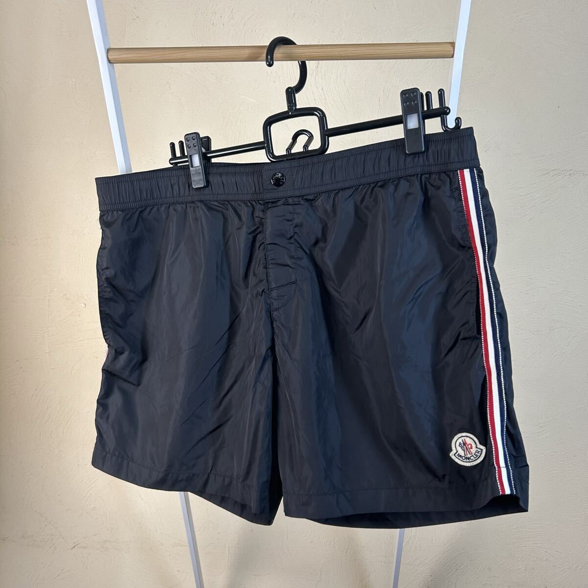 【美品】 MONCLER モンクレール ショートパンツハーフパンツトリコロール黒XL拍卖