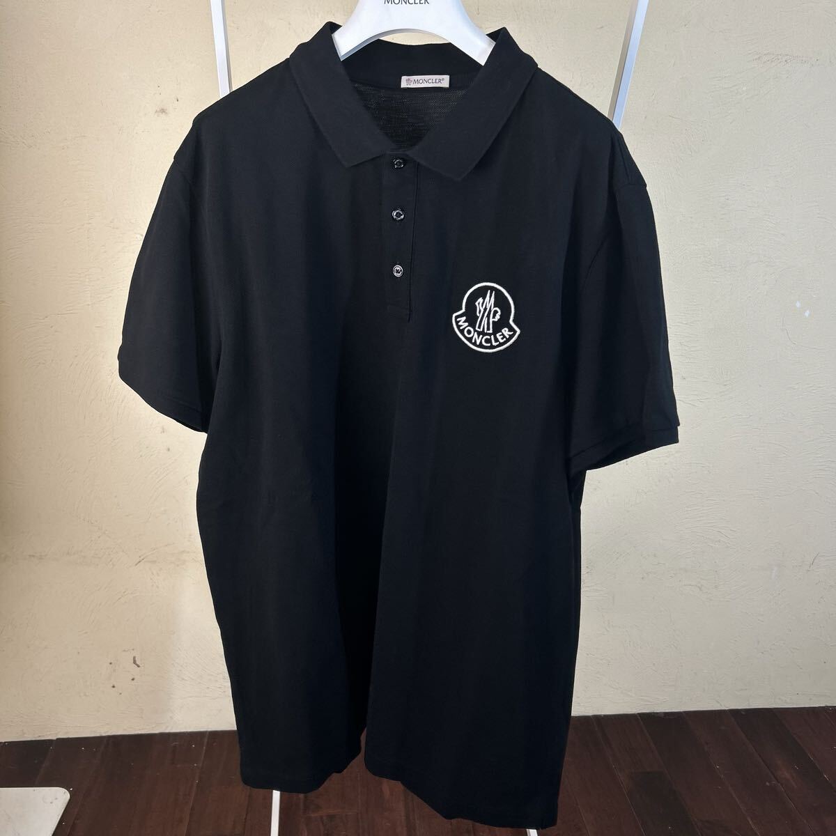 【美品】 MONCLERモンクレール半袖ポロシャツ刺繍ロゴ黒XL拍卖