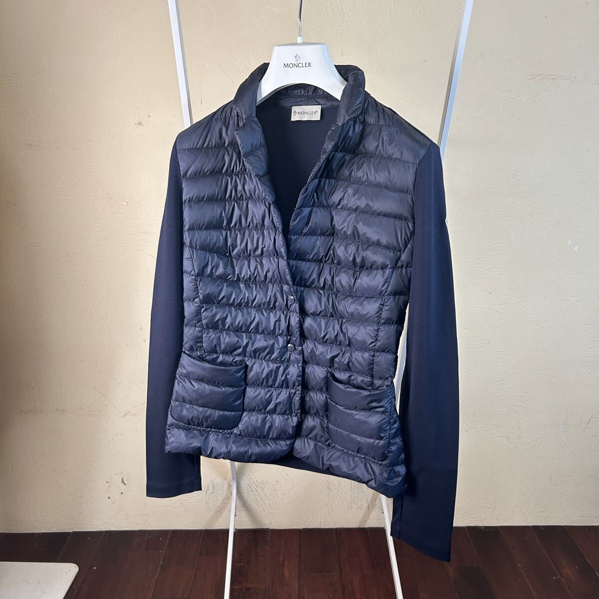 【美品】モンクレール MONCLER ダウンジャケット ライトダウンネイビージャージー切替 テーラードレディースXS拍卖