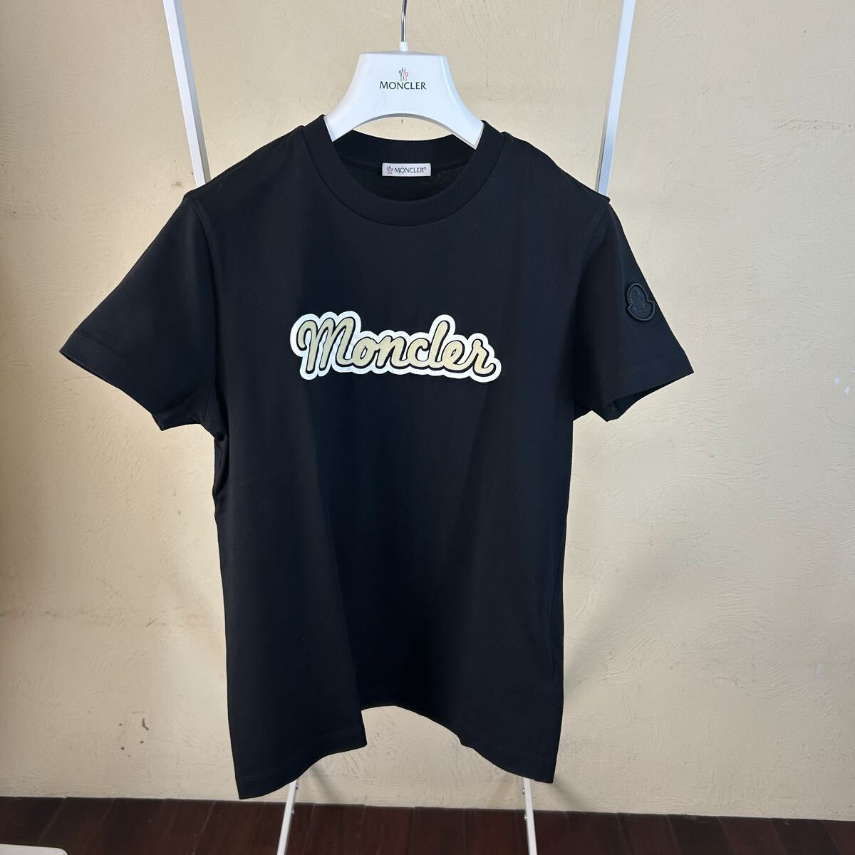 【未使用級】【23年式】MONCLERモンクレール半袖Tシャツ黒xs拍卖