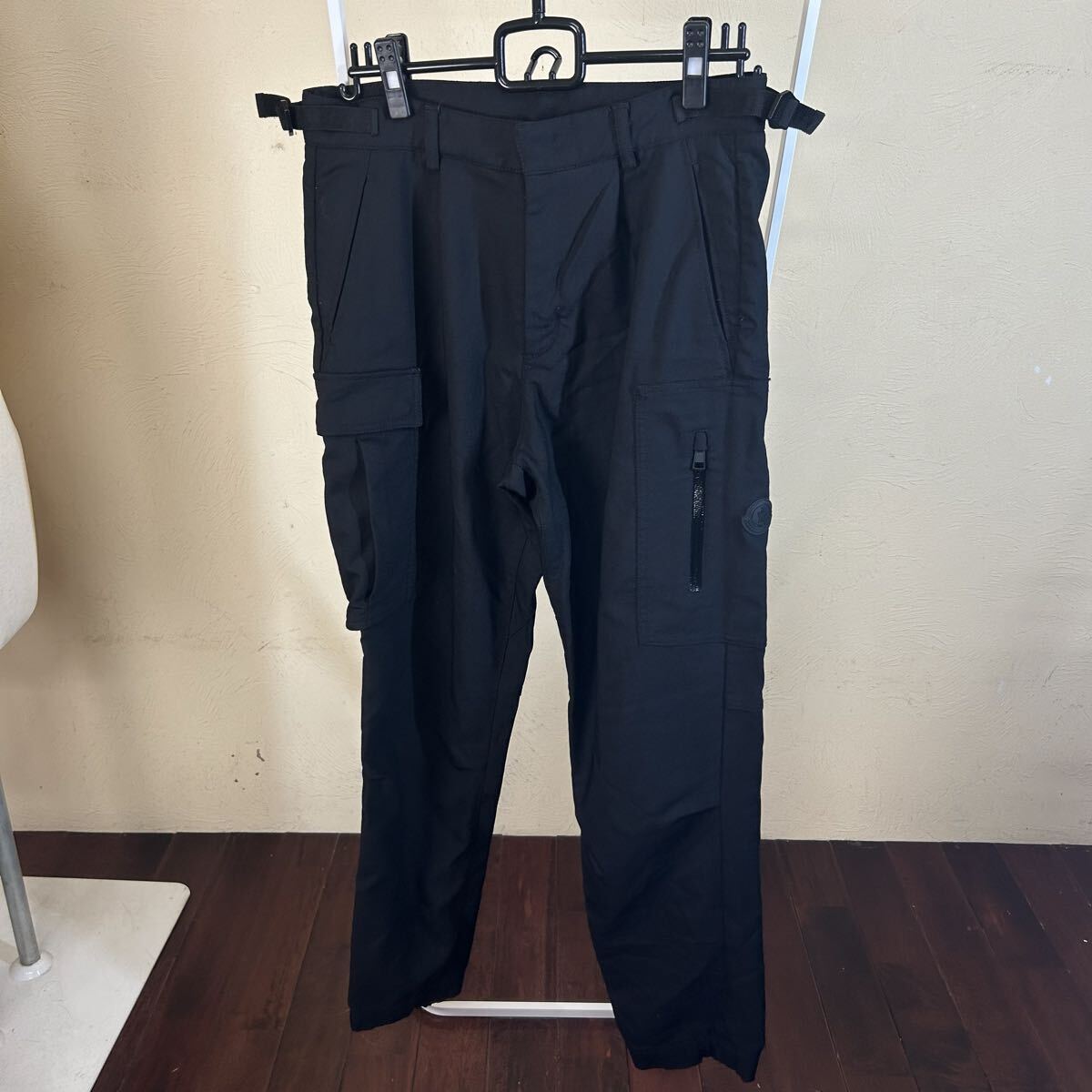 【最安値】MONCLER モンクレール)PANTALONE ラバーワッペンウールパンツ ブラック46拍卖