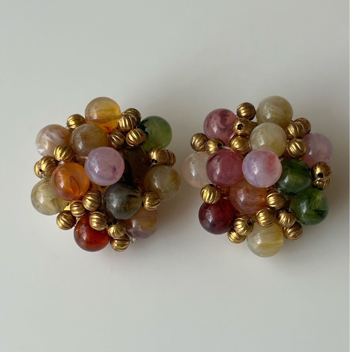 ヴィンテージ ** 70s マルチカラービーズの美しいイヤリング vintage earrings USA拍卖