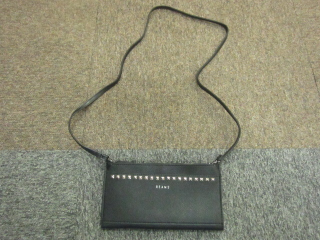 BEAMS ビームス スタッズ付きウォレットバッグ 黒 ロックスタイル 財布 ミニバッグ ロゴ付ウォレット サコッシュ ショルダーバッグ08230拍卖