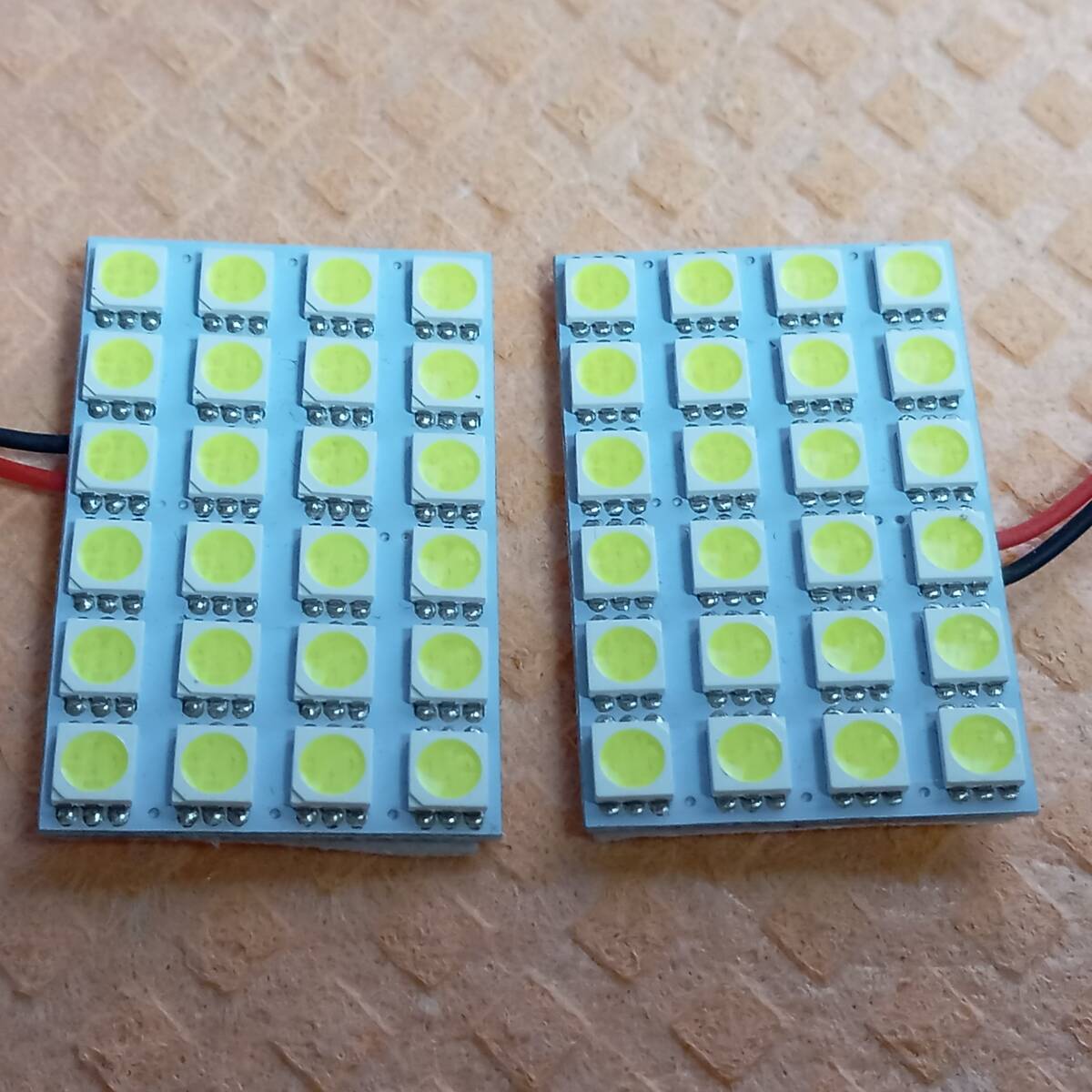 超爆光!UD クオン 24V車用 LED面発光 ルームランプ ホワイト T10 31mm 2個SET 日野 いすゞ /s24拍卖