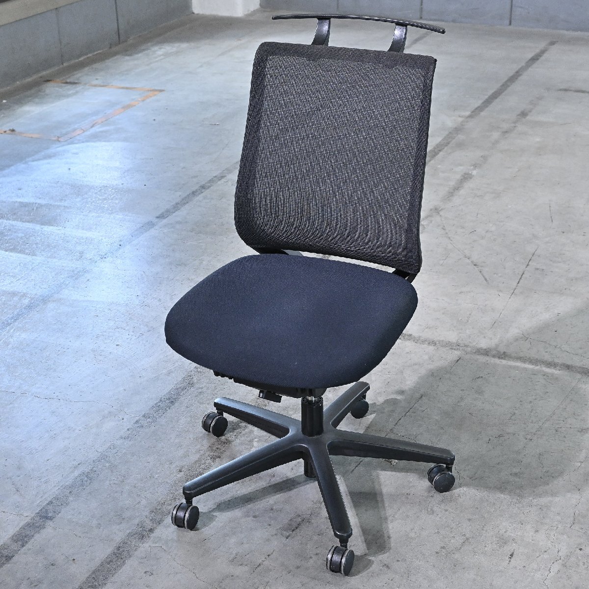 コクヨ 7万「Mitra/ミトラ」キャスターチェア a メッシュ ハンガー付き 肘無し 椅子 オフィス テレワーク 書斎 KOKUYO_オカムラ ヴィトラ拍卖