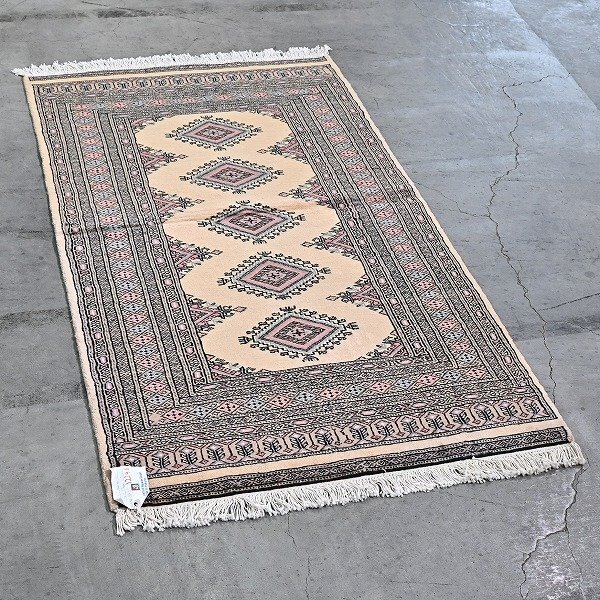 新品 未使用 パキスタン製 手織り ウールラグ 絨毯 ブハラ柄 ギュル文様 ハンドノット 羊毛 カーペット 応接室 リビング 玄関 ホテル P-69拍卖