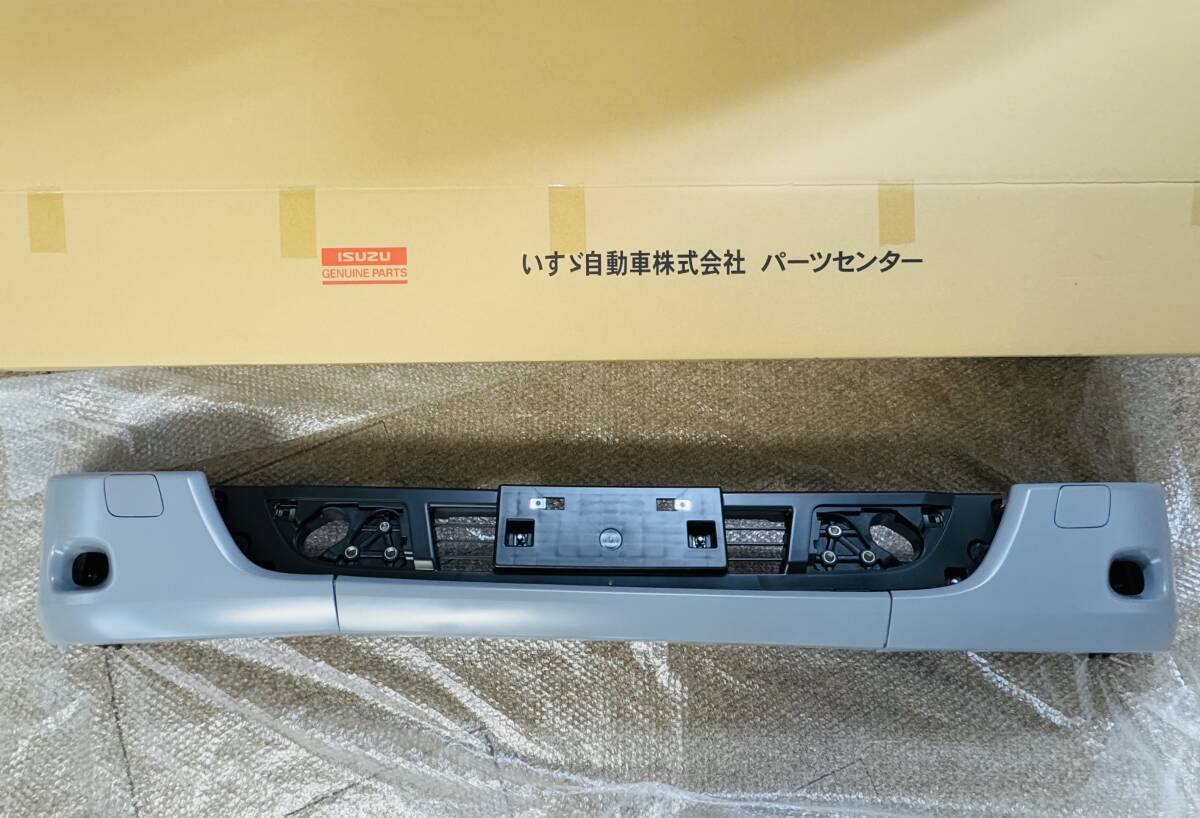 【未使用】即日発送 いすゞ ISUZU 純正 部品 23 ELF エルフ R5.3~ 現行型 標準 キャブ フロントバンパー 一式 未塗装 ディーラー箱詰め拍卖