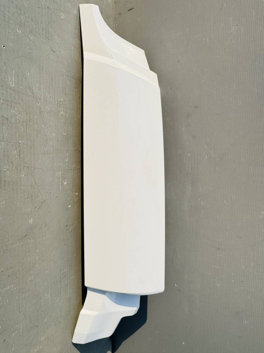 M4018N【納車外し】純正部品 UD 17 パーフェクト クオン H29.3~ 純正 コーナーパネル 右 右側 運転席側 白 ホワイト 塗装 現行型拍卖