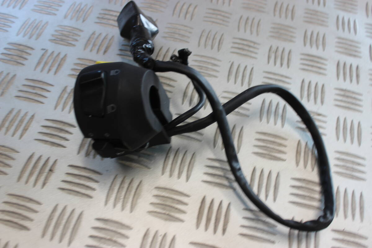 へ GSX-R125 純正左ハンドルスイッチ DL32B DL33B拍卖