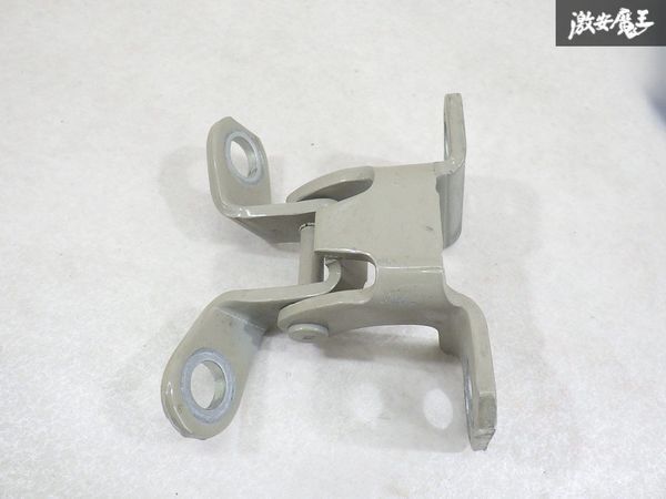 【ストア出品】 トヨタ 純正 GSJ15W FJクルーザー ドアヒンジ? ブラケット ステー 単体 形状にてわかる方 即納 棚5-2拍卖