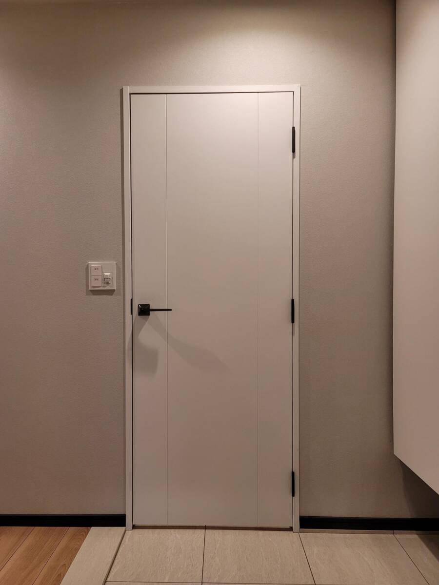 NID07-4 ◇ 740*1920(枠外) ◇ 右吊ドア ◇ 枠付 ◇ ハンドル付(KAWAJUN) ◇ レバーストッパー付 ◇ 展示品拍卖