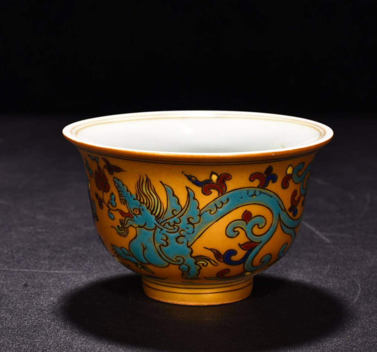 BD172■明永楽 金地五彩 海獣紋壓手杯 時代物 古玩 唐物 古陶磁器■拍卖