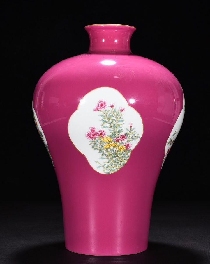 TD122■大清雍正年製 款 臙脂紅釉開窗四季花卉紋梅瓶 収蔵品 古玩 唐物 古陶磁器■拍卖