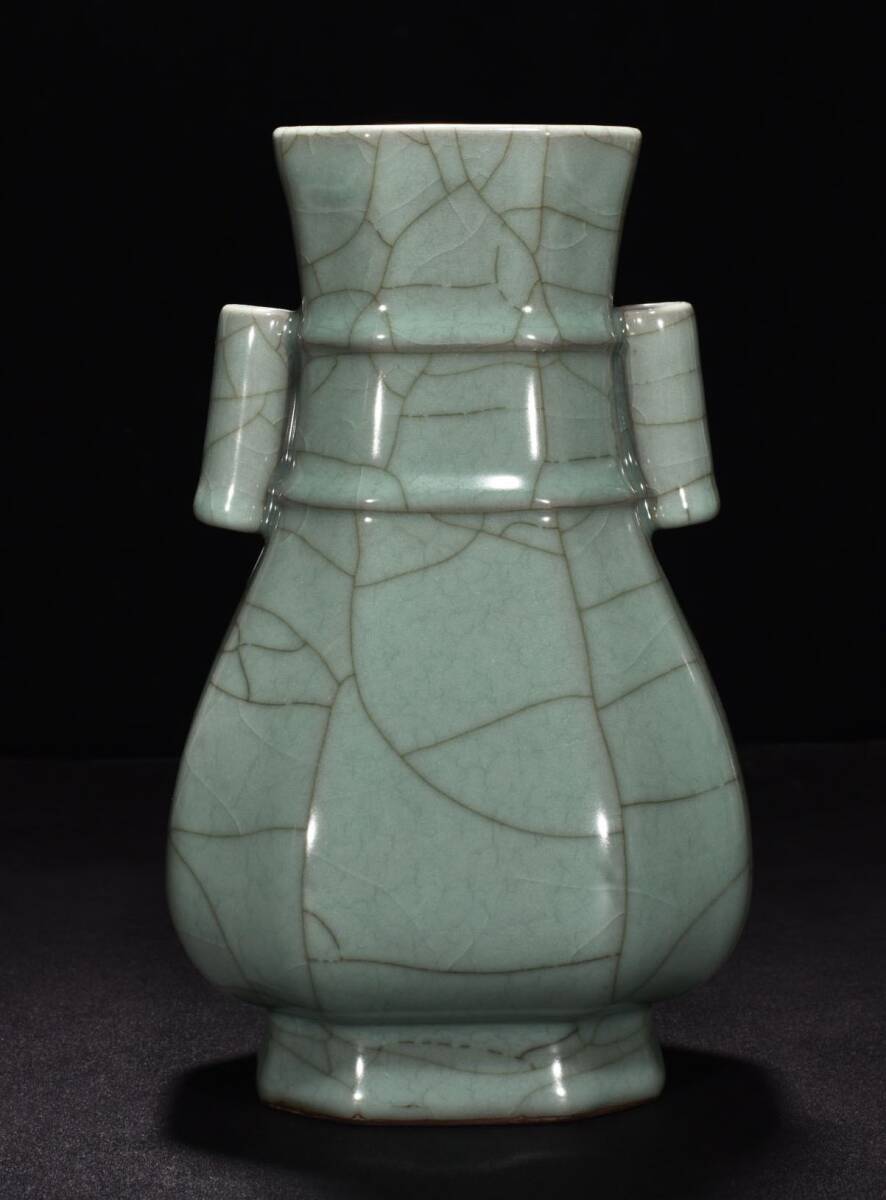 BD177■宋時代 官窯 青磁六方貫耳瓶 修内司款 時代物 古玩 唐物 古陶磁器■拍卖