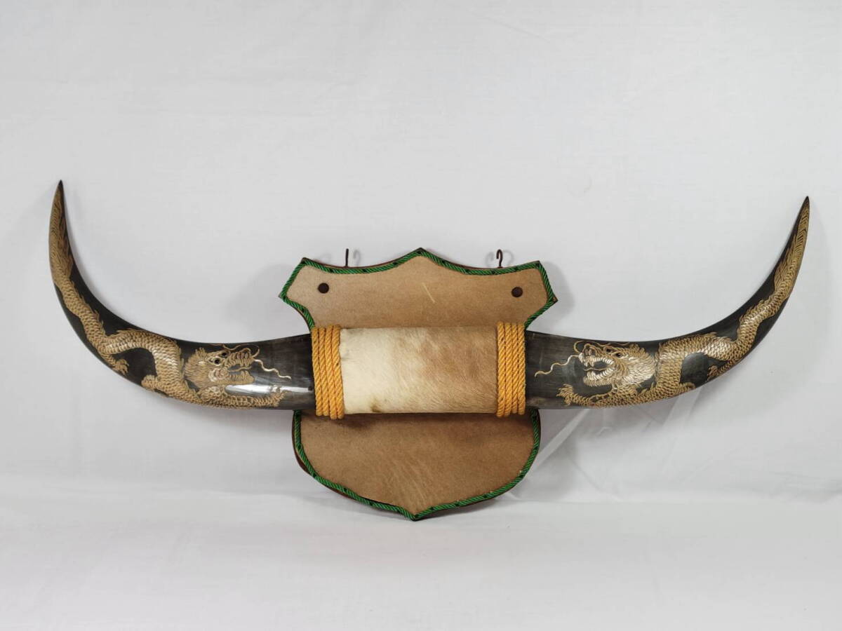 水牛の角 龍の彫刻 壁掛け 床置 縁起物 角から角まで79cm 昭和時代 中古品拍卖