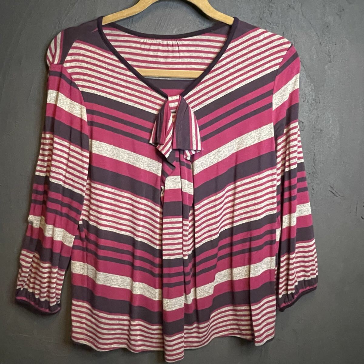 Vネック ボーダー柄トップス リボンアクセント 長袖 ピンク系 size 40拍卖
