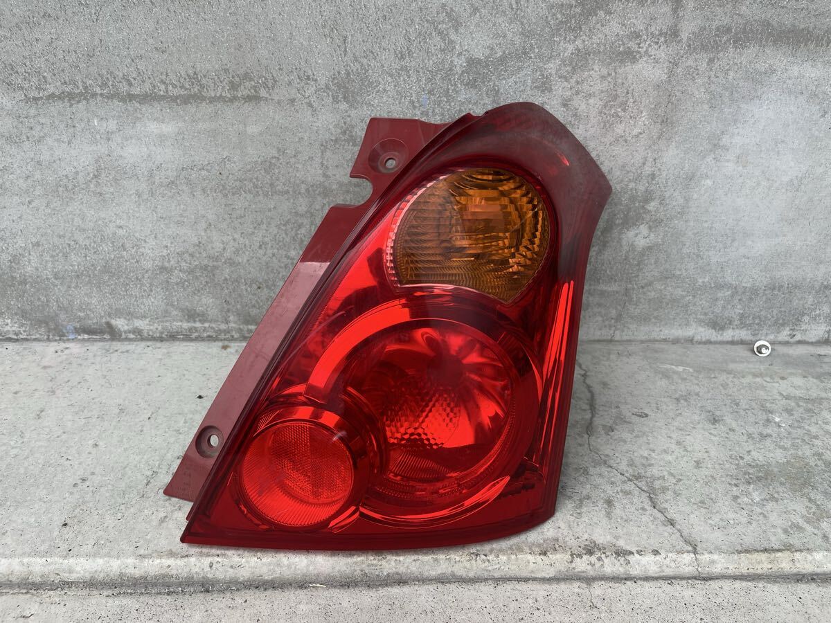 066【スズキ:スイフトスポーツ】右テール ※点灯未確認※業販向け※佐川急便着払い発送拍卖