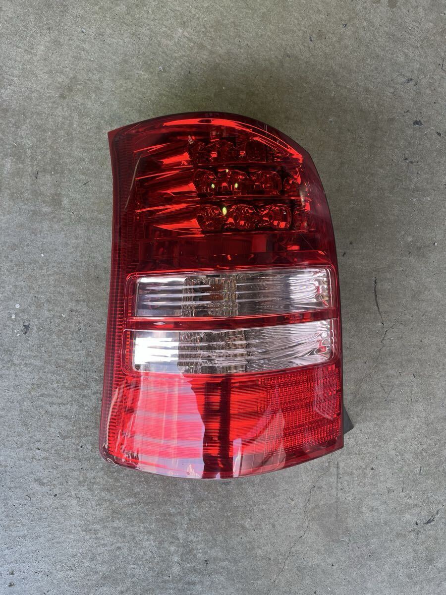 028【トヨタ:ウィッシュ】10系 純正テールランプ ICHIKOH68-3 LED 左側 ※業販向け※点灯未確認※佐川急便着払い発送拍卖
