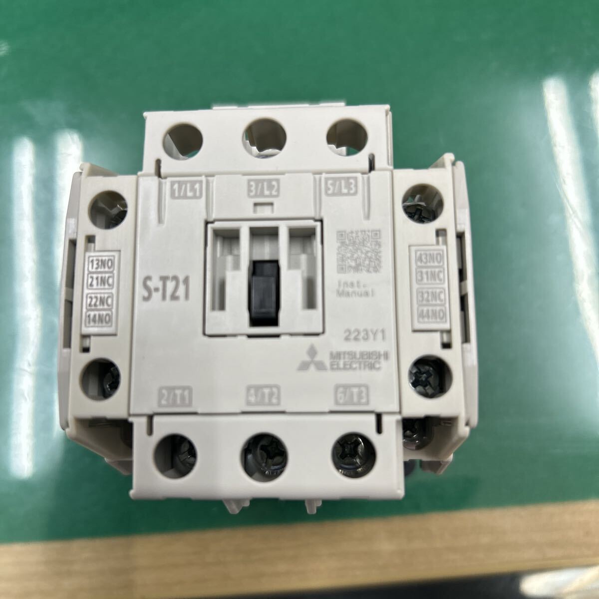 三菱電機 電磁接触器 S-T21 AC100V 2a2b 新品未使用品になります。拍卖