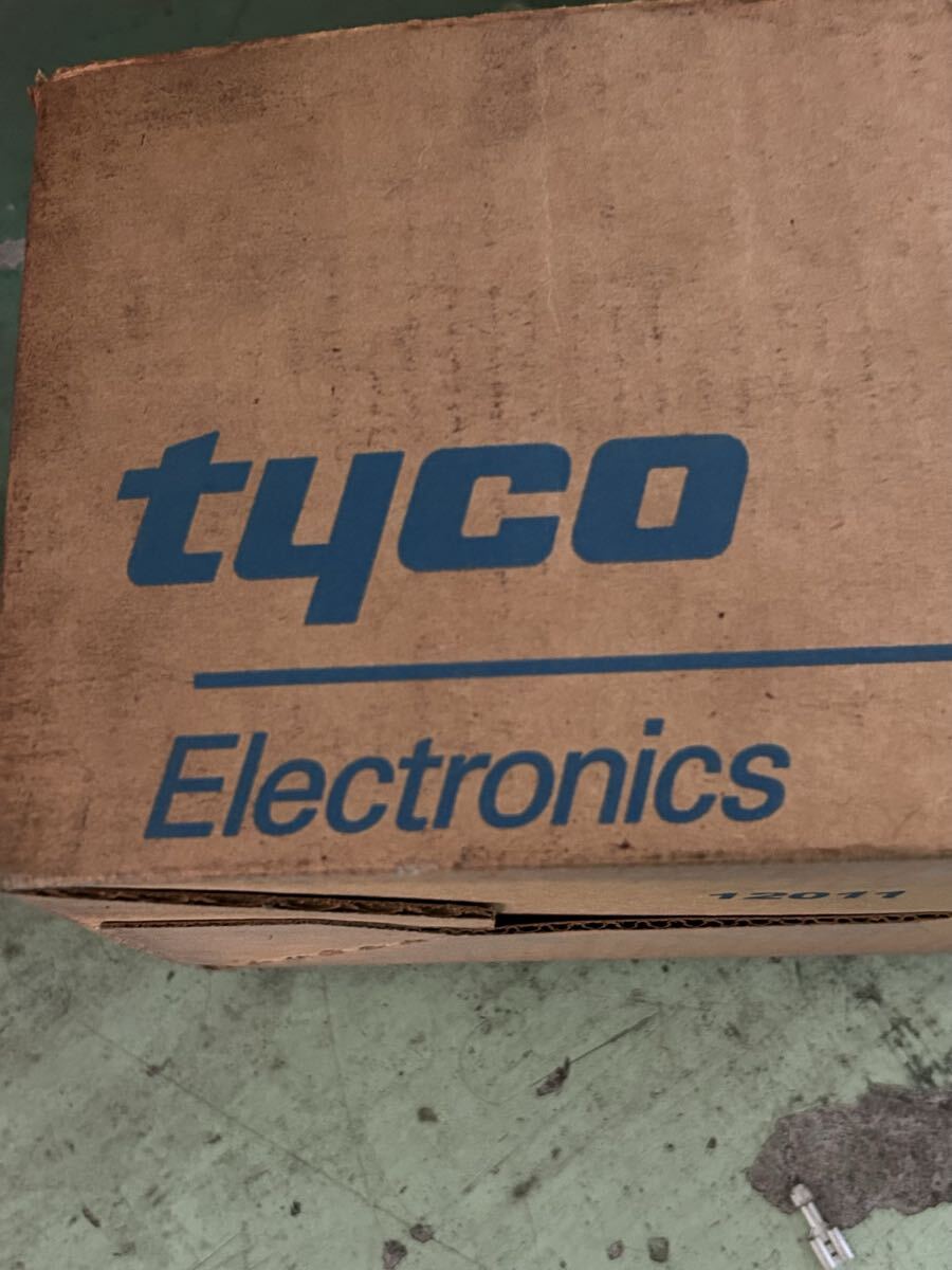 AMP D-S ub 205210-3 極数37 オス 10個一組の価格 新品未使用 送料無料拍卖