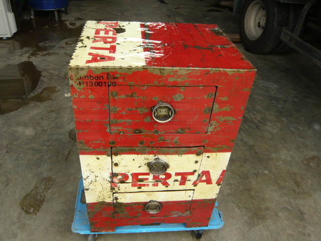 A377◆3段チェスト 棚 アンティーク 収納 引出し スチール 鉄 アメリカン 飾り棚 PERTAMINA ドラム缶◆中古美品◆拍卖