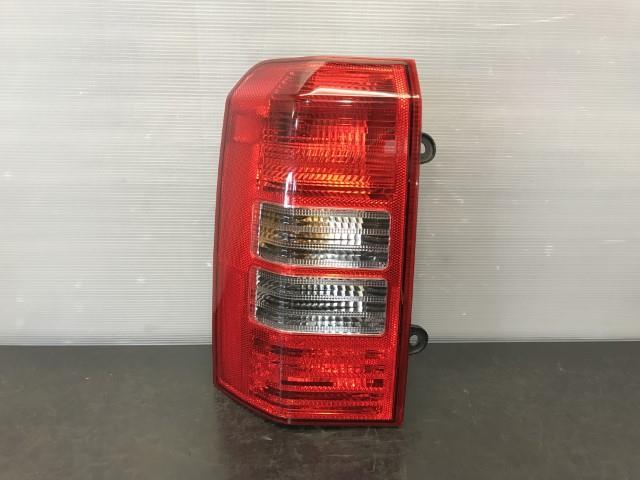 【TS】ジープ パトリオット ABA-MK7420 左テールランプ 05116241AG 05116241AK拍卖