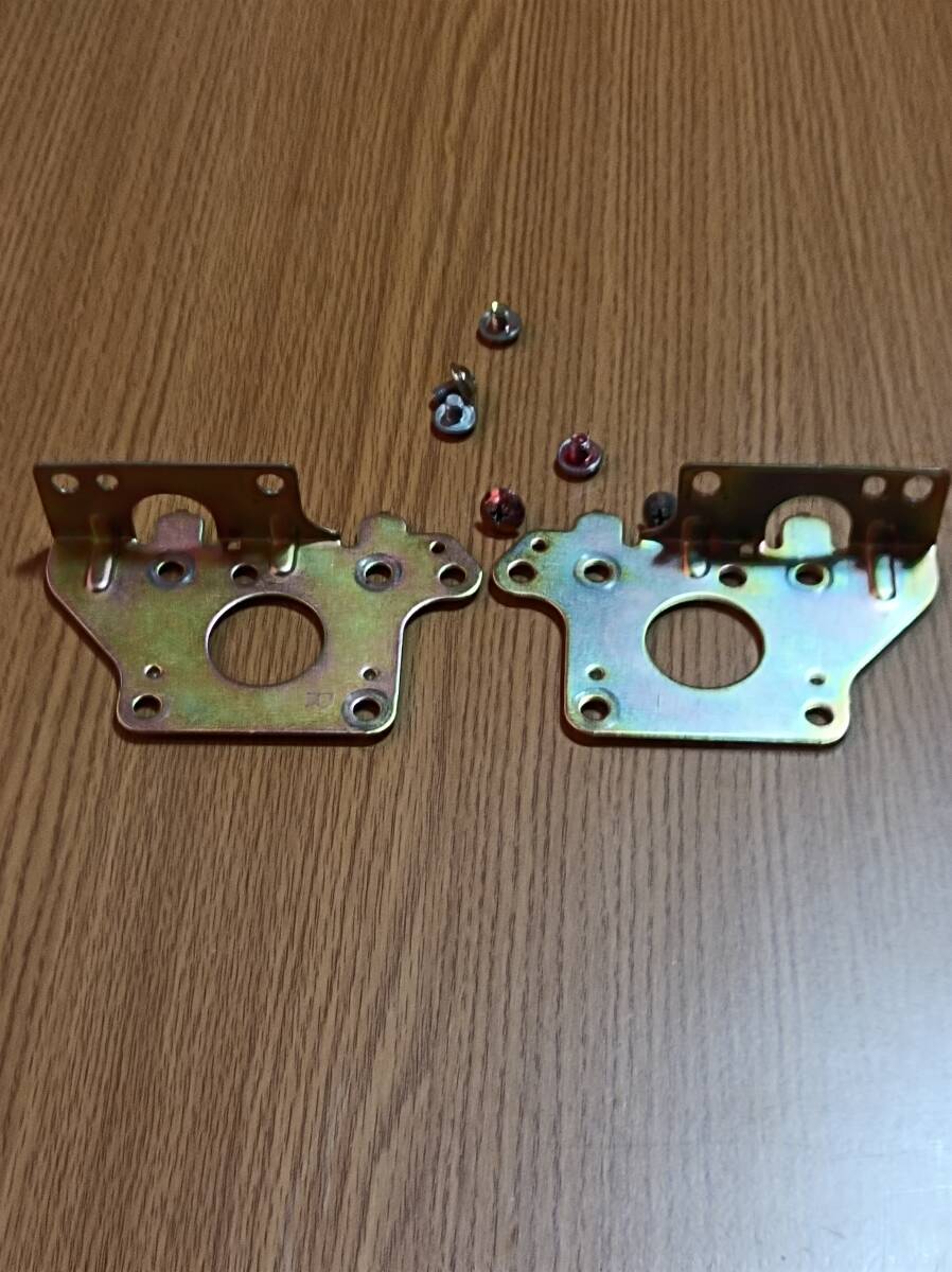 こちらの商品はダイハツS320のナビ/オオデオを取り付ける為の金具となります中古品です拍卖