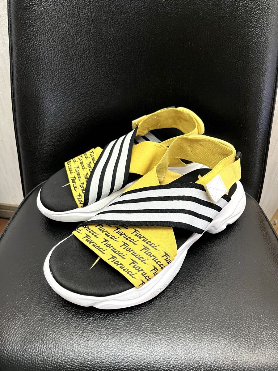 定価10.989円☆adidas originals × FIORUCCI アディダスオリジナルス×フィオルッチ コラボ 3ライン ストラップサンダル EG6213拍卖