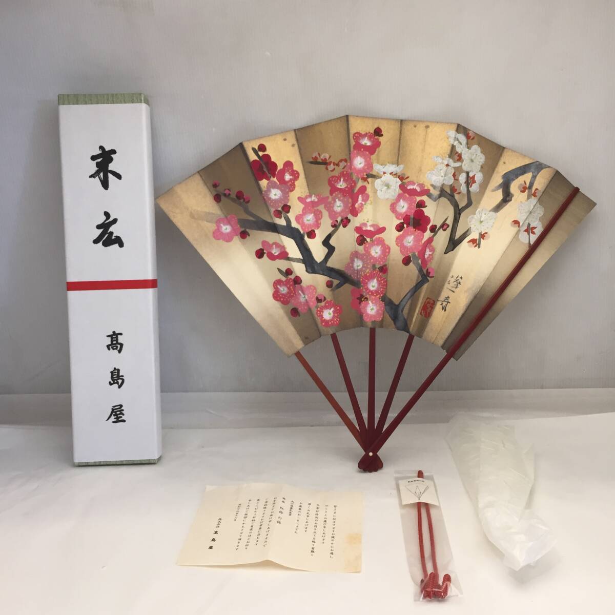 F082706◎⑩高島屋 末広◇昭和44年 1969年 山口蓬春 筆 飾扇 『紅梅 白梅』縦約38㎝ 横約48㎝◎拍卖